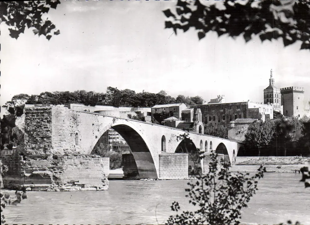 Avignon (Vaucluse) — O Ponte Saint-Bénézet sobre o Rio Ródano (século XII) — Edições Mogarnio, Lyon - Frente
