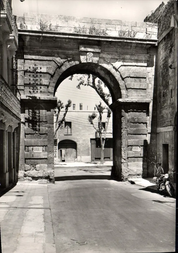 Montpellier (Hérault) — Innenansicht der alten Tür der Rue de l'Université — Éditions S.L. Lyon - Vorderseite
