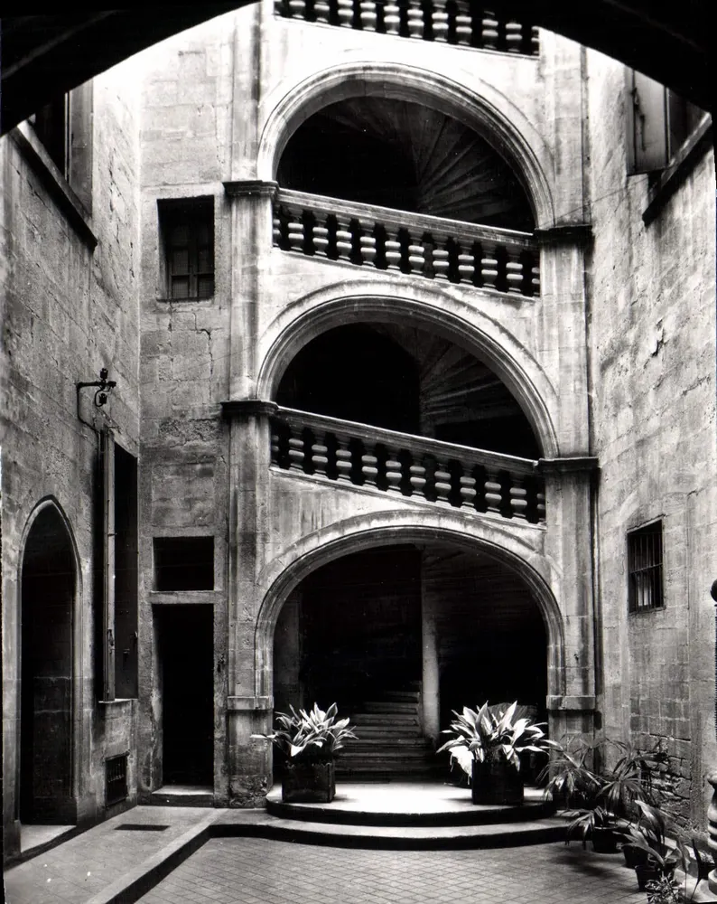 Montpellier (Hérault) — Escalier de l'Hôtel de Mirmand — Éditions S.L. 157, Auxits Frères Lumières - Lyon - Frente