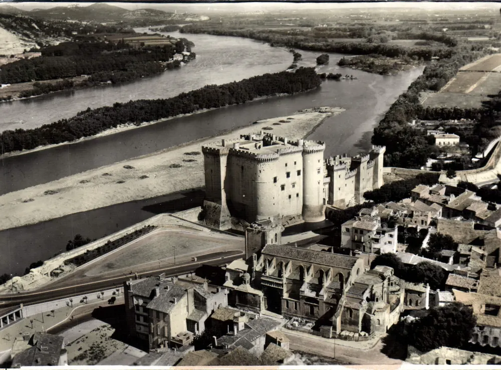 Tarascon — Luftbild des Schlosses des Königs René und des Rhônes — Verlag CELLARD - Vorderseite