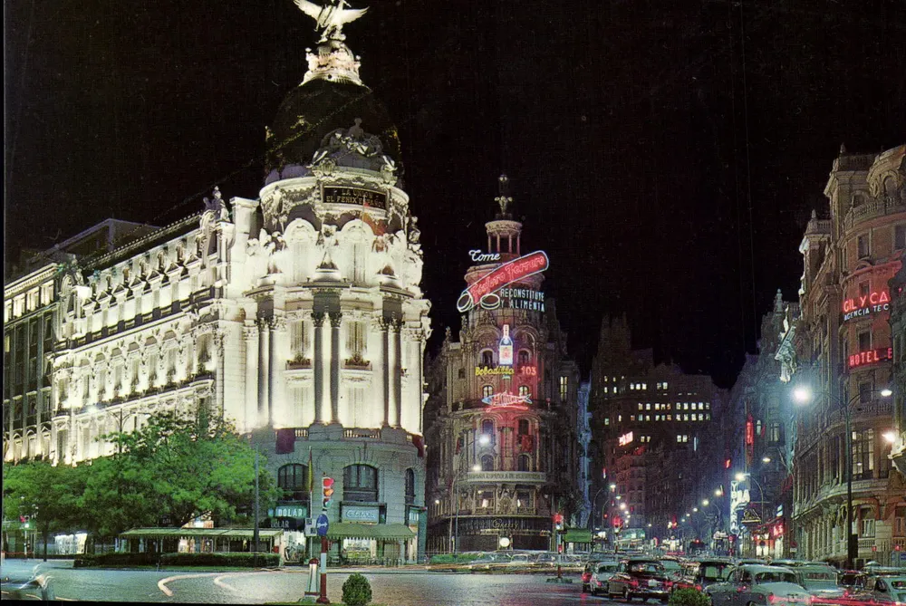 Madrid — nächtliche Ansicht der calle de Alcalá und Avenue José Antonio — Verlag Vicenté Martínez, n° 84 - Vorderseite