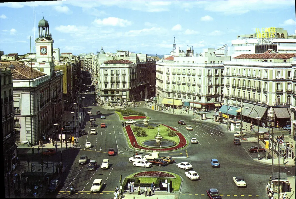 Madrid — Place de la Puerta del Sol avec la fontaine centrale — éditeur Vicente Martínez, n° 504 - Frente