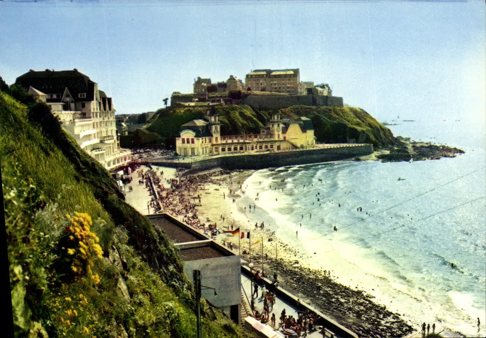 Granville (Manche) — Der Strand, das Casino und die Haute-Ville — Artatid Frères, Éditeurs, Carquefou - Vorderseite