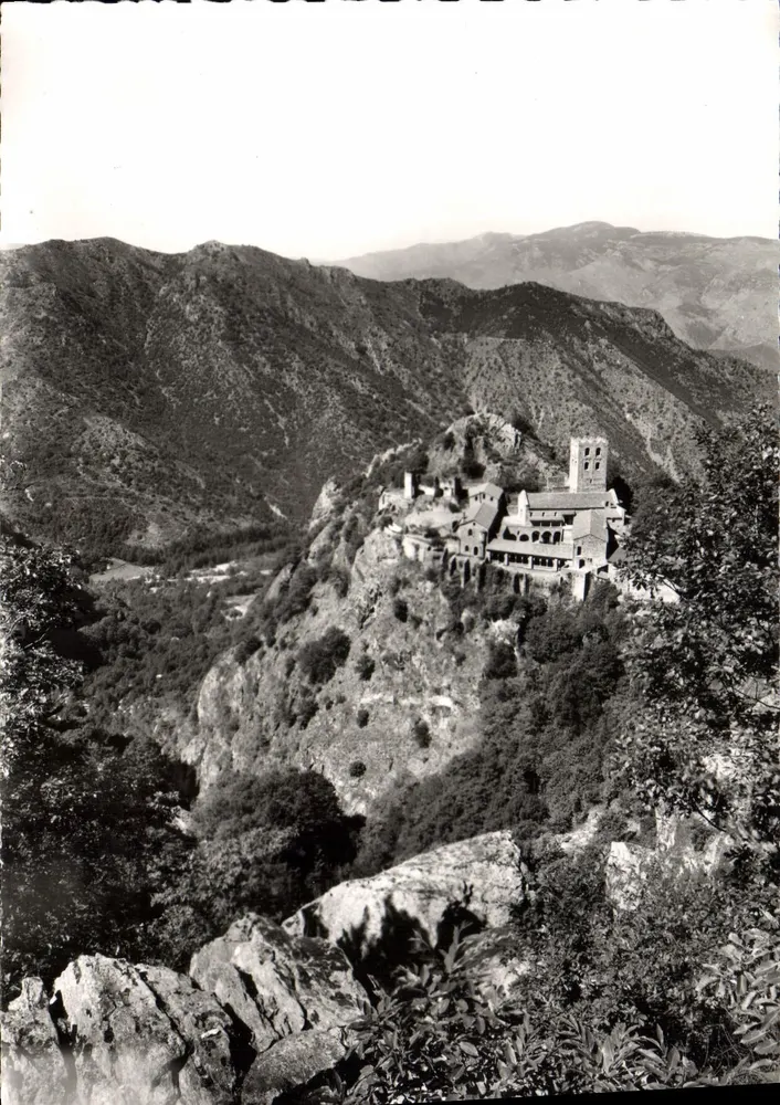Abbaye de Saint-Martin du Canigou — vue générale — Éditions Saint-Gratien, Lyon - Vorderseite