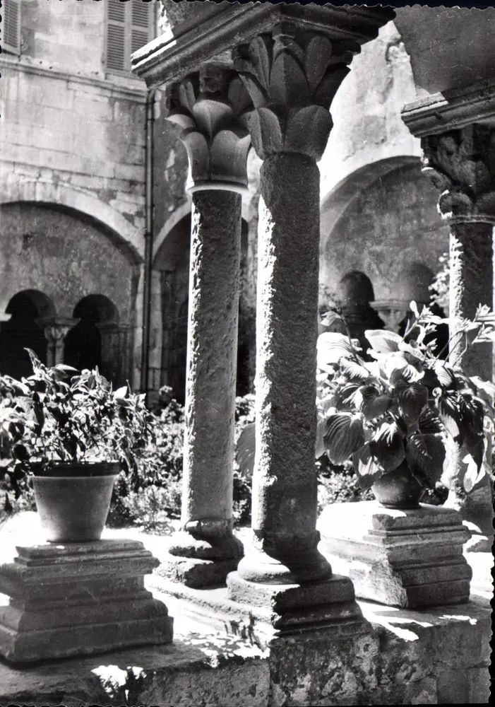 Saint-Rémy-de-Provence — El Cloître Saint-Paul de Mausolé — editor J. Cellard - Anverso
