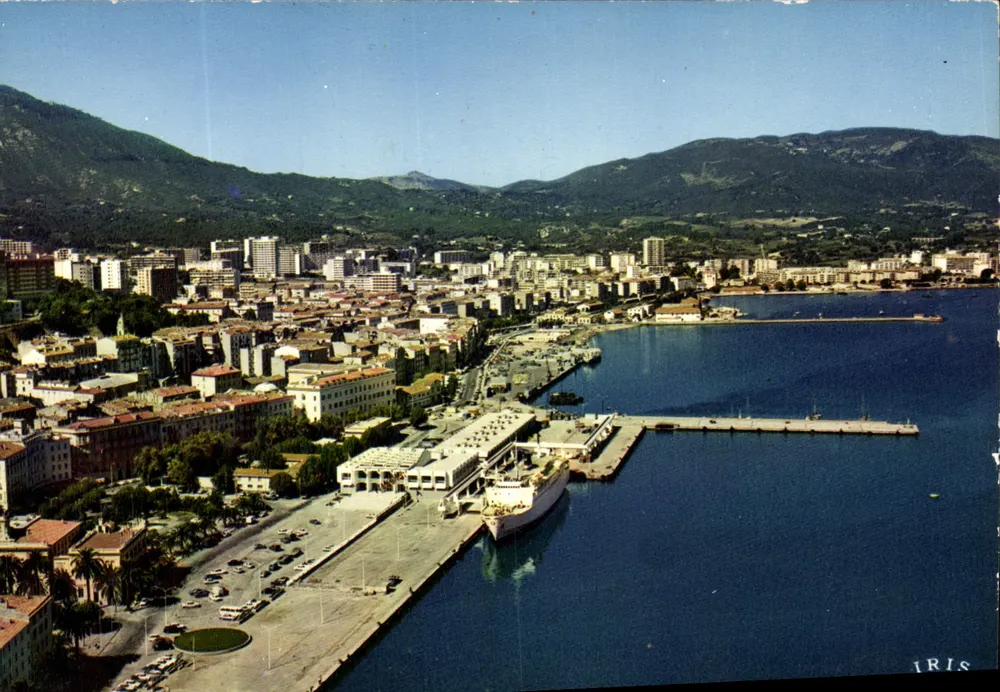 Ajaccio — Die neuen Kai und die Stadt — IRIS - Vorderseite