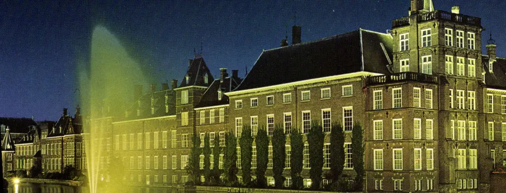 Hofvijver com Edifícios do Parlamento — Den Haag / Holanda — editor: Gebr. Spartakerberg - Frente