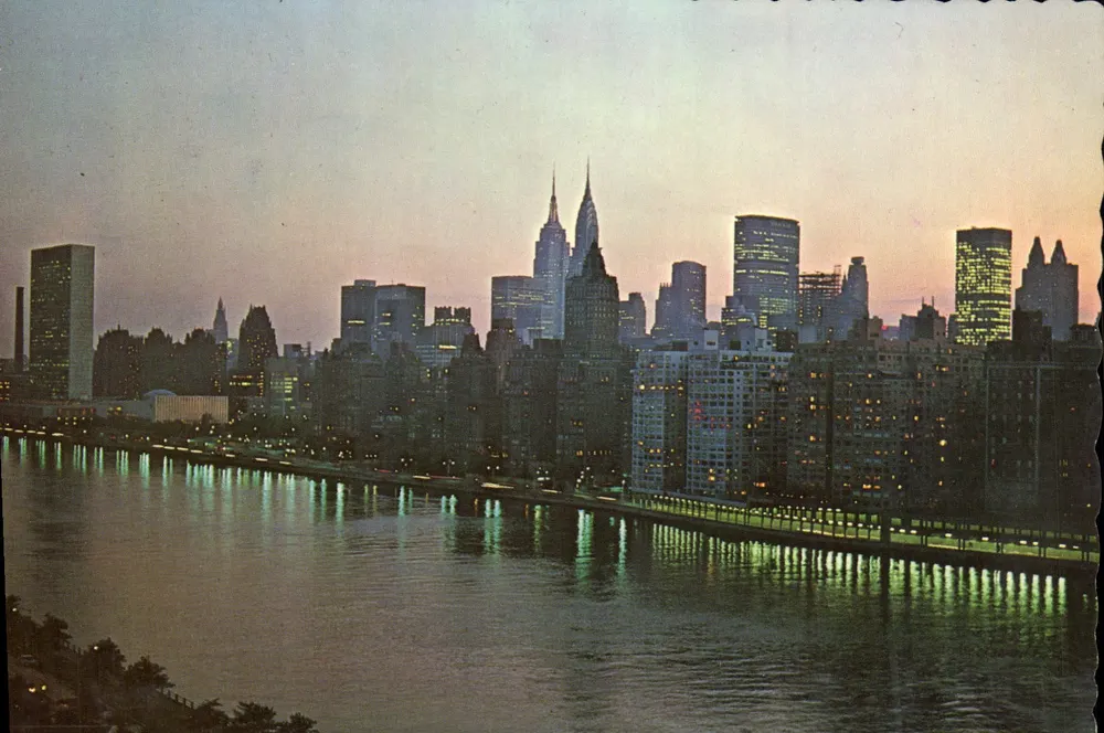 Vue de Manhattan depuis le Queensboro Bridge — DEXTER PRESS, INC. — n° DT-75430-B - Recto