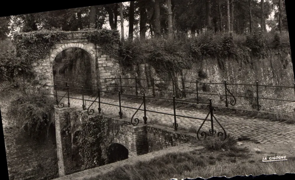 Die Sturmvogel — Tor Louis XIV — Montreuil-sur-Mer - Vorderseite