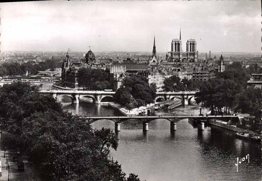Paris — A Cidade - Notre-Dame — Les Éditions d'Art Flanant - Frente