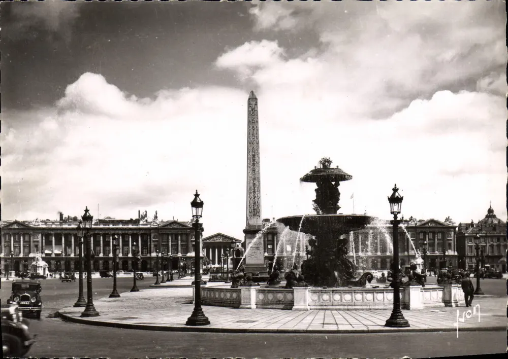 Praça da Concórdia — Obelisco e Fonte — Edições de Arte Francesa - Frente