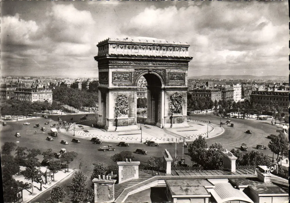 Paris — L'Arc de Triomphe et place de l'Étoile — Éditions d'Art Martel, Paris - Recto