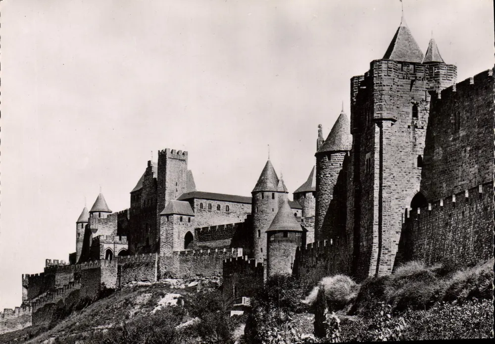 Carcassonne — Ansicht der Bischofsturms und des Schlosses — Éditions de Luxe L'Estel - Vorderseite