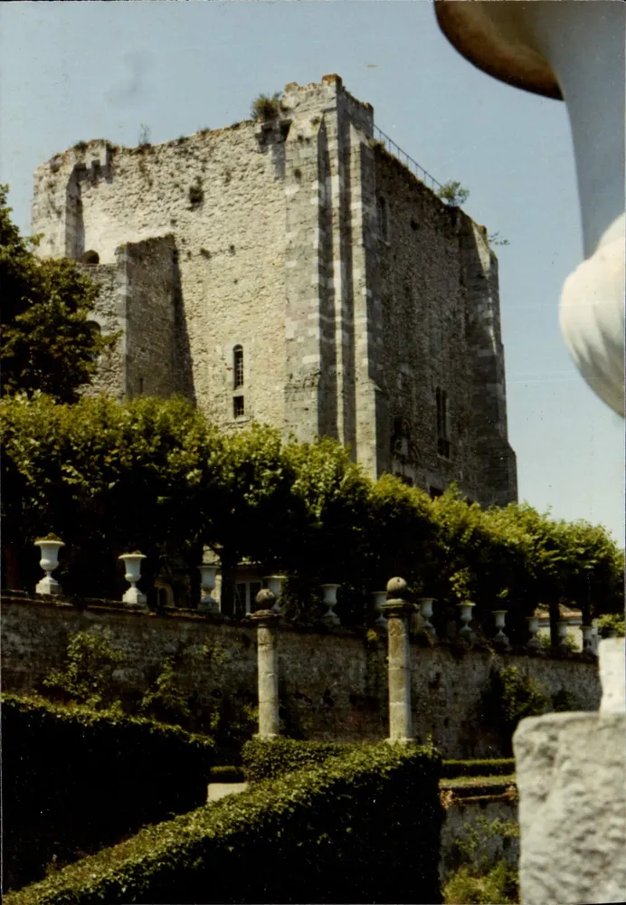 Moret-sur-Loing — Le donjon du château — Photo Gentilly 94 - Frente