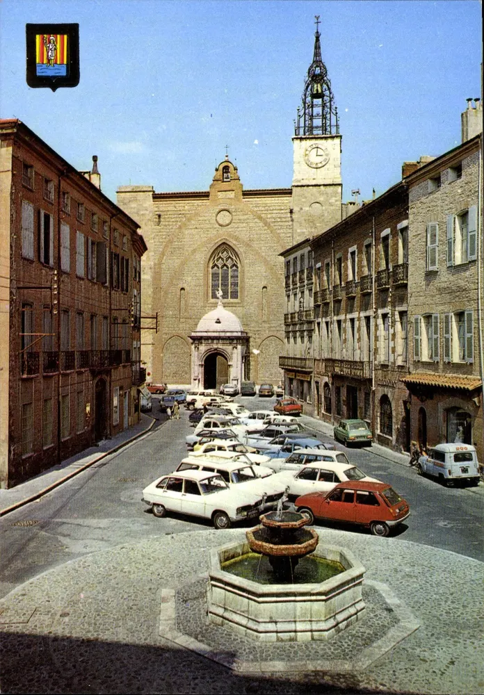 Perpignan — Fonte da praça Gambetta e Catedral São João — Edições FISA - Frente