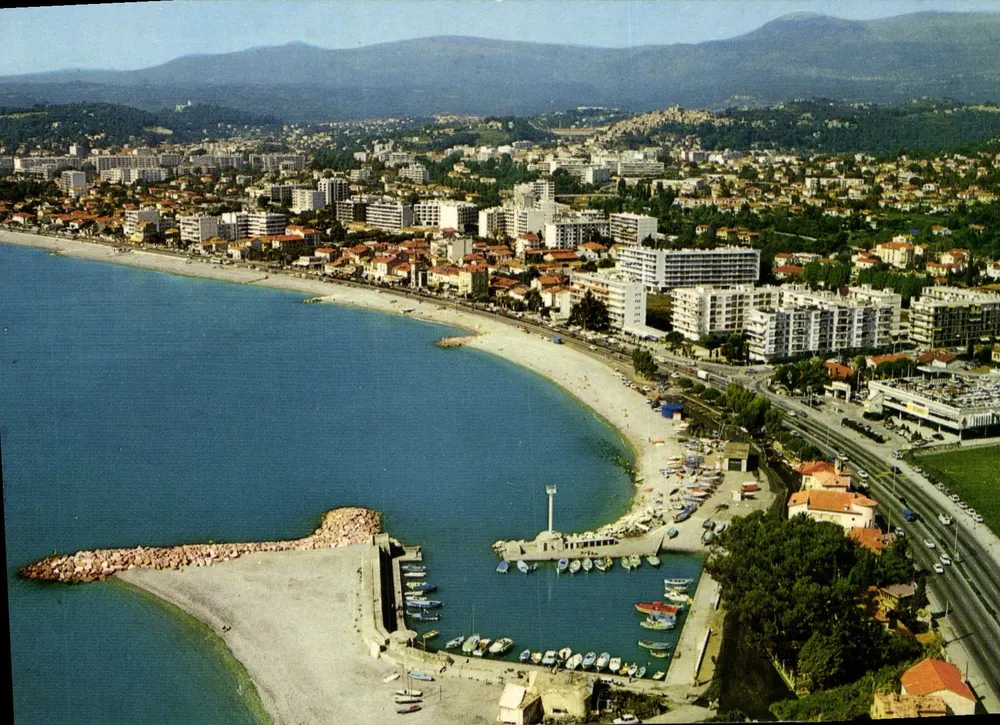 Cagnes-sur-Mer — vue aérienne générale — Éditions GILLETTE, Nice - Frente