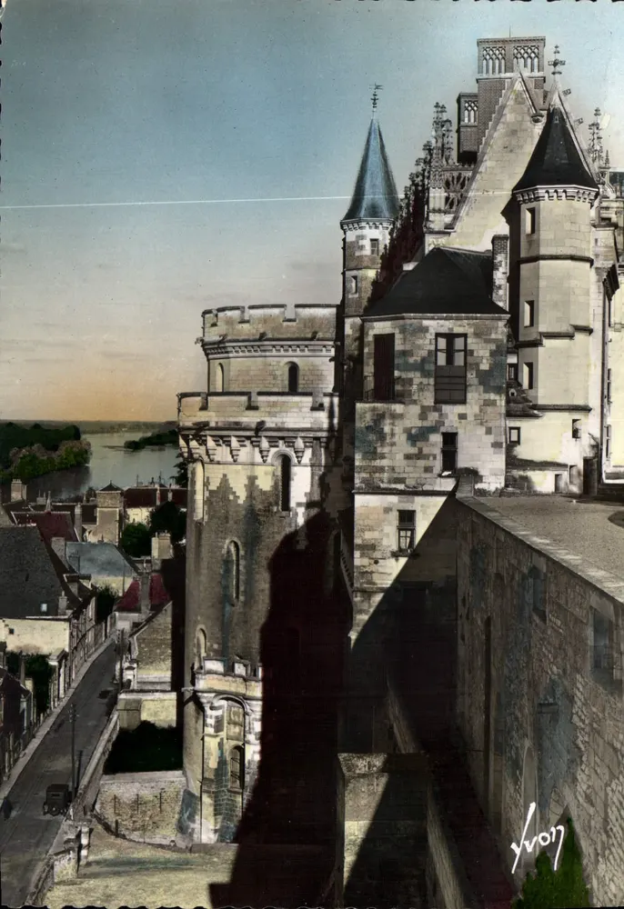 Amboise — Le Château, côté ouest et la Loire — Éditions d'Art Yvonn, n° I.B.C. 66 - Frente