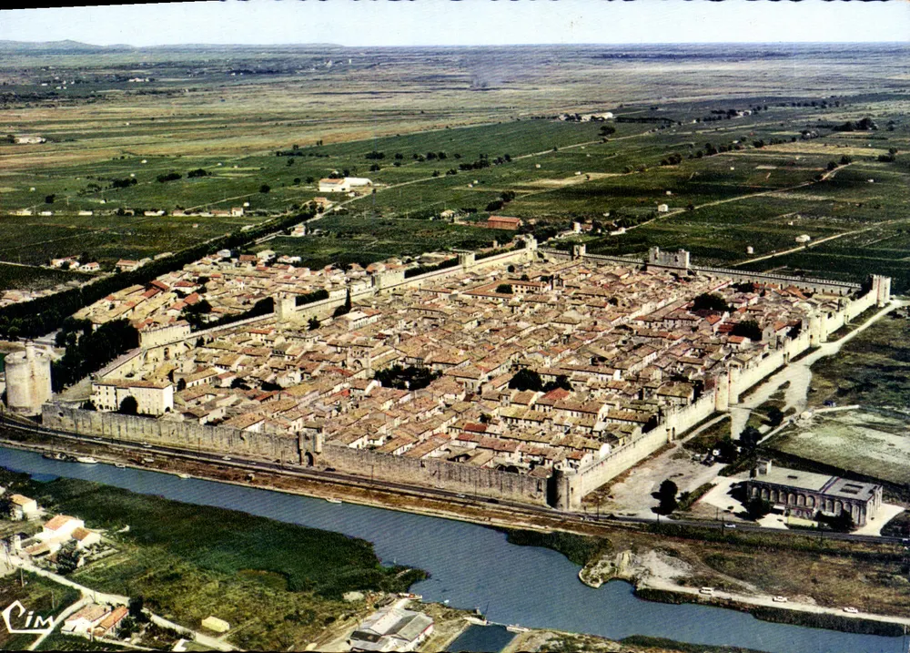 Aigues-Mortes — Mittelalterliche Stadt — Drucker Combier, Macon - Vorderseite