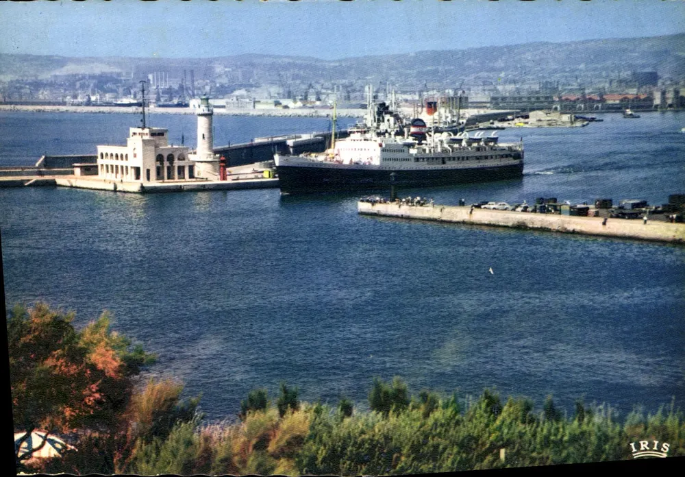 Hafen von Marseille — Ansicht des Hafens mit einem Linienboot — Verlag IRIS - Vorderseite
