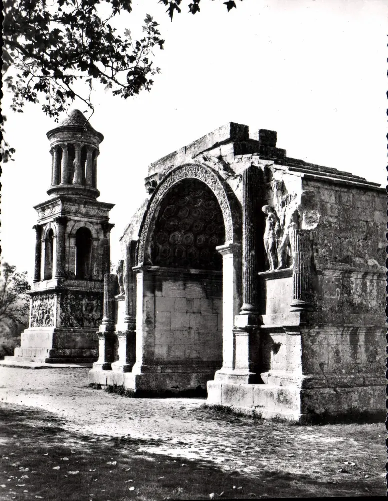 Saint-Rémy — Arc de Triomphe et Mausolée — Éditeur J. Cellard, n° 63311 - Recto