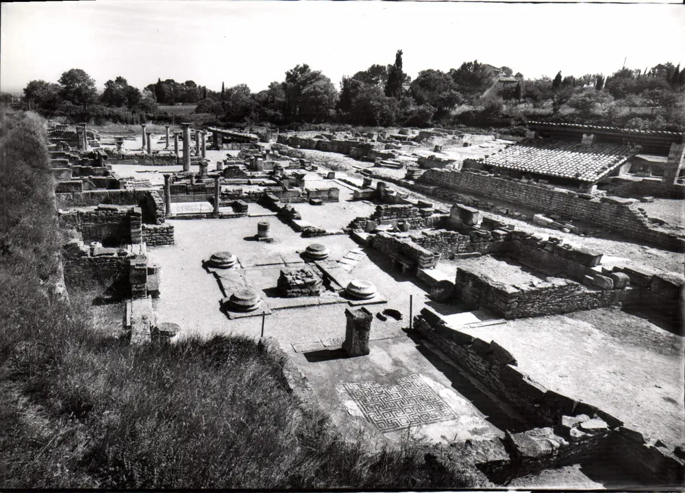 Escavações de Glanum — A Casa de Atys — Les Éditions de CELLARD (Bouches-du-Rhône) - Frente