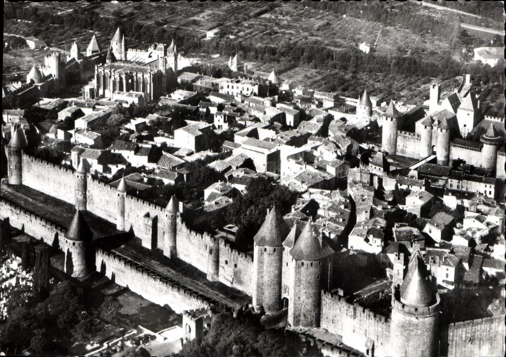 Carcassonne — Vista geral aérea sobre o centro da Cité — Éditions Magentia, Lyon - Frente
