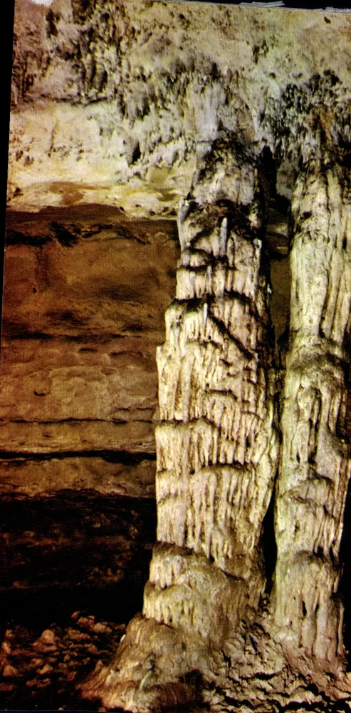 As Grutas de Arcy-sur-Cure — O Pilar Duplo — Cimcrome - Frente