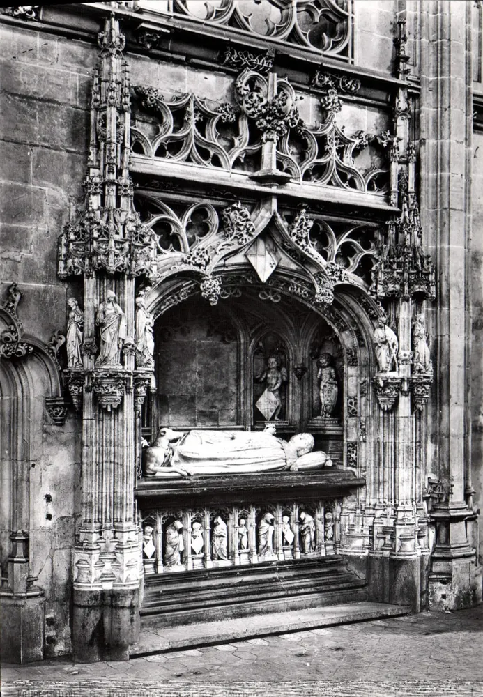 Bourg-en-Bresse (Ain) — Kirche von Brou (Anfang des 16. Jahrhunderts) — Grabmal von Marguerite de Bourbon — Service Commercial Monuments Historiques Paris - Vorderseite
