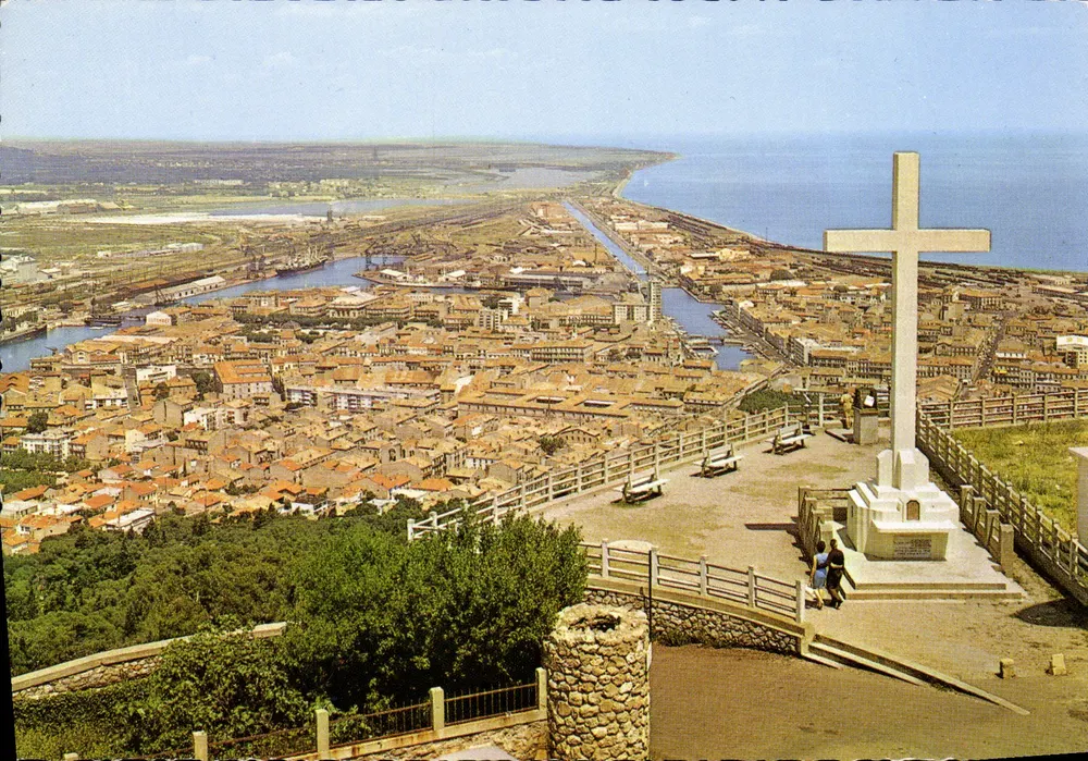 Sete (Hérault) — vista panorâmica de um monumento com cruz — editor Couleur de Naturelles, n° 34 SB 135 - Frente