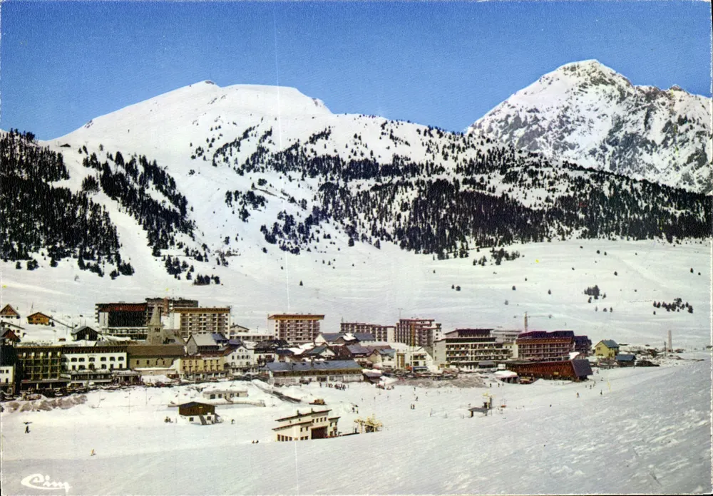 Montgenèvre (Hies-Alp.) — Teilansicht der Station — Verlag Combier, Nr. 3.20.77.0119 - Vorderseite