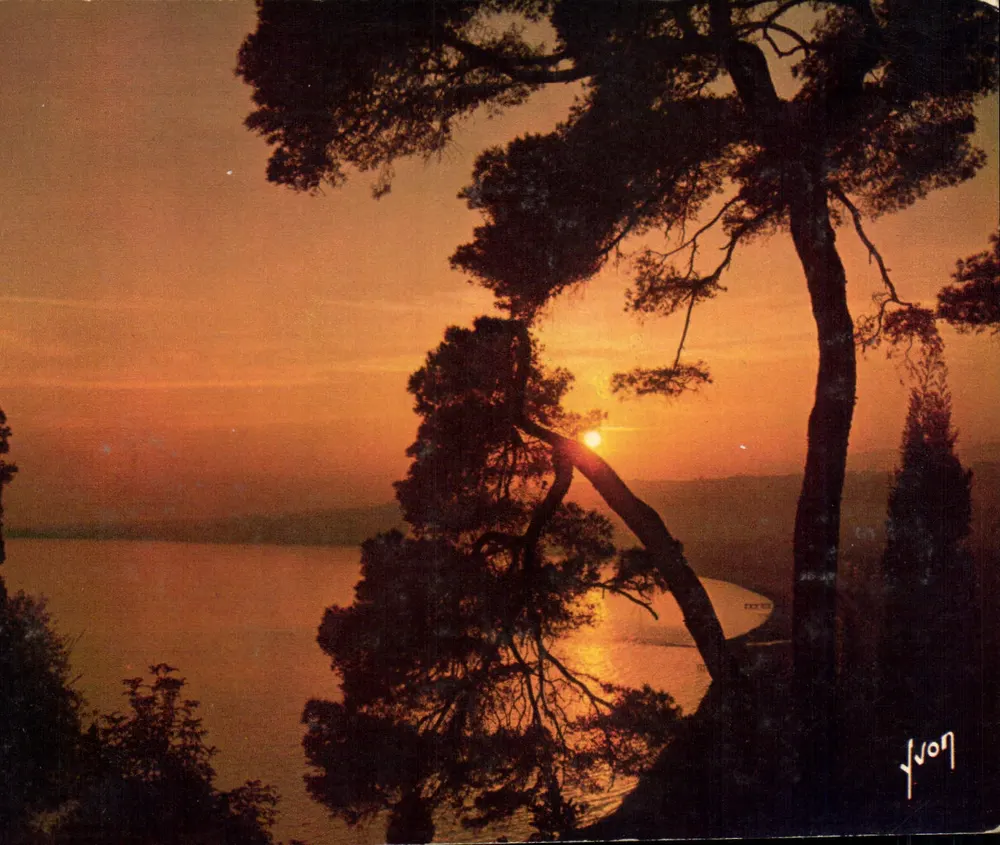 Pôr do sol na Méditerrâneo — Éditions d'Art Yvon — n° 311 - Frente