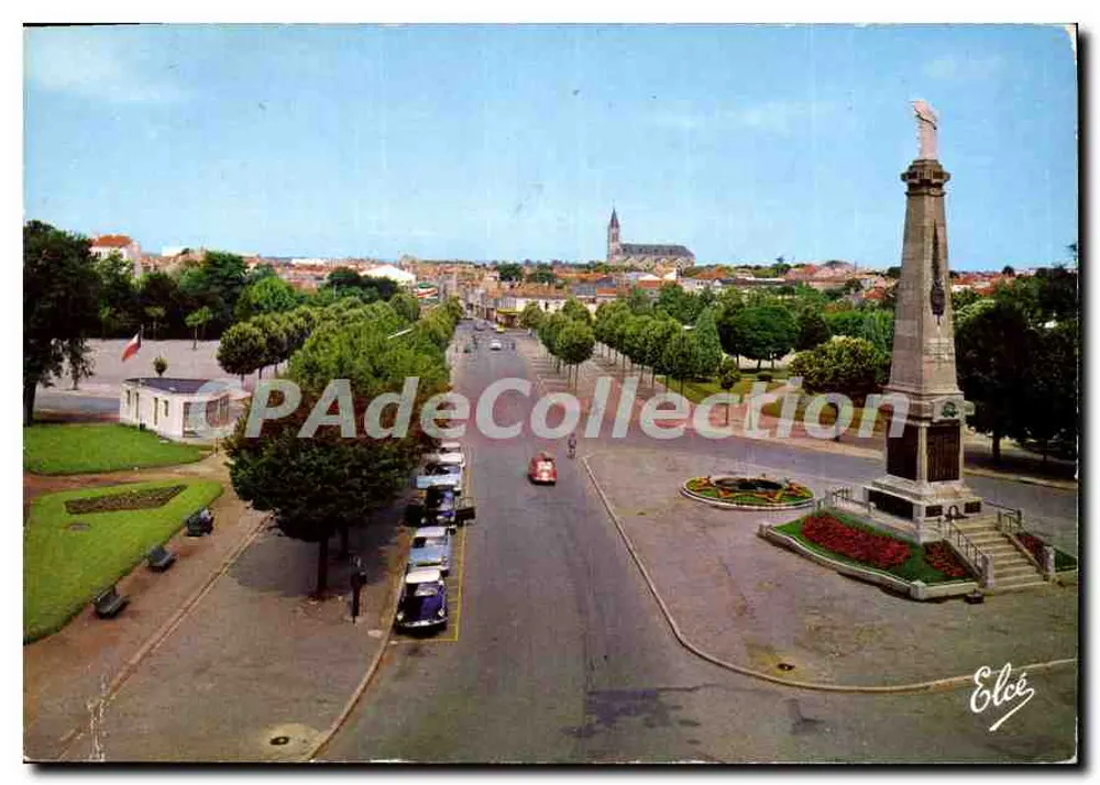 Rochefort (Charente-Maritime) — Place du Monument aux Morts avec obélisque et église en arrière-plan — Éditeur Elcé - Vorderseite