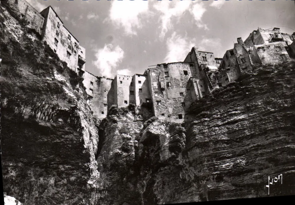 Bonifacio (Corsica) — The Houses Built on the Cliff — Éditions d'Art Française, Paris - Front