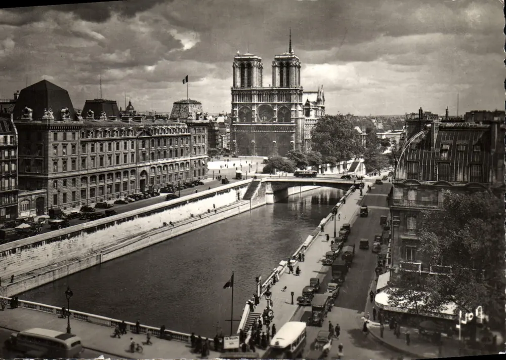 Notre-Dame von Paris — Ansicht der Place Saint-Michel — Verlag PARIS... EN FLANANT - Vorderseite