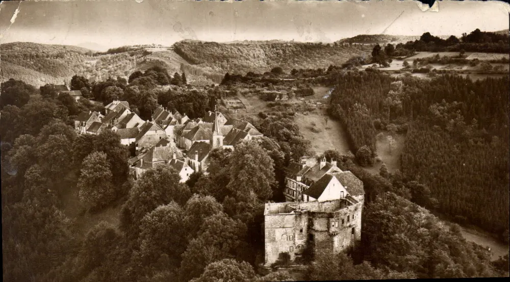 La Petite-Pierre (Bas-Rhin) — vue aérienne sur le château et le village — éditeur LA PETITE-PIERRE, n° 10211 - Vorderseite