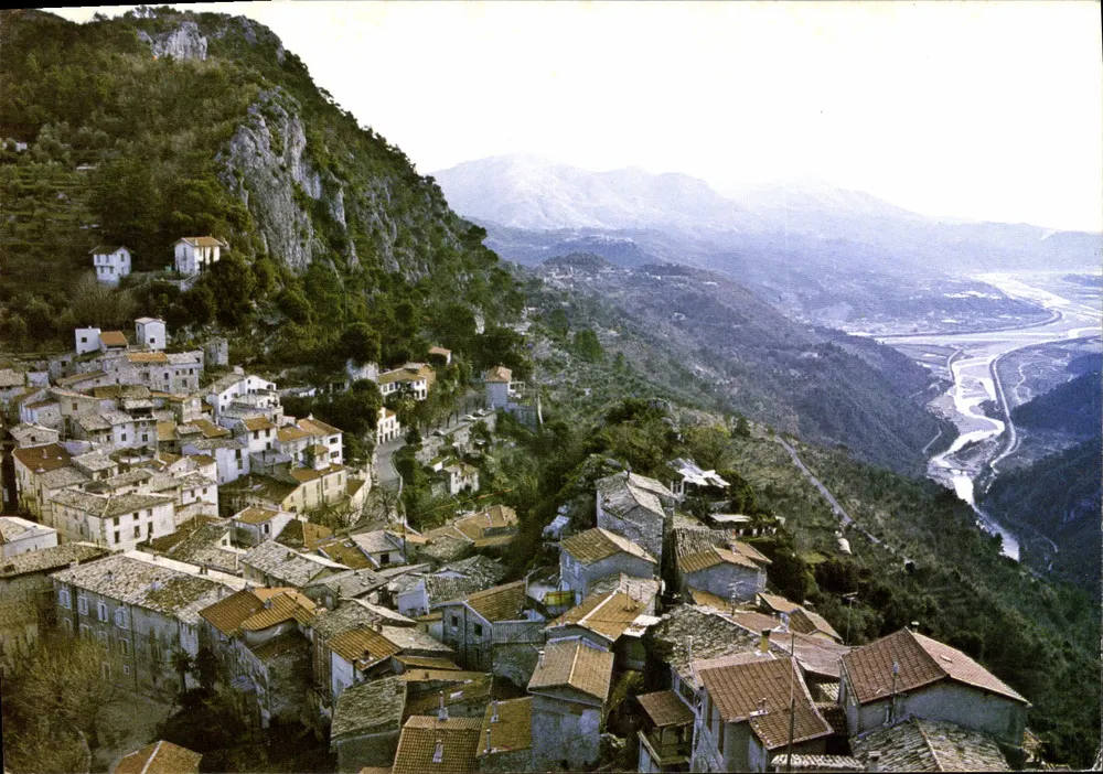 Gilette (06-Alpes-Maritimes) — Das Dorf, die Ebene des Var — ELBE Verlag, n° 6, rue de Noircarme, Le Cannet - Vorderseite