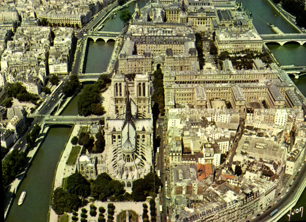 Notre-Dame w Paryżu — widok z lotu — Wydawnictwo Sztuki Yvon, nr 10/14707 - Awers