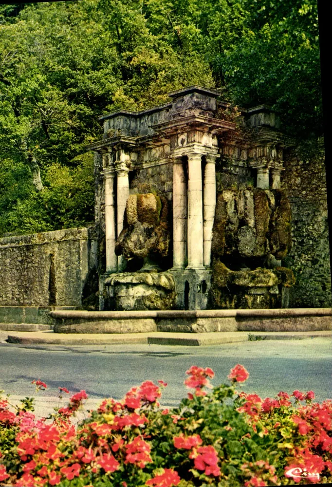 Digne (Alpes-de-Haute-Provence) — A fonte — Cim - Frente