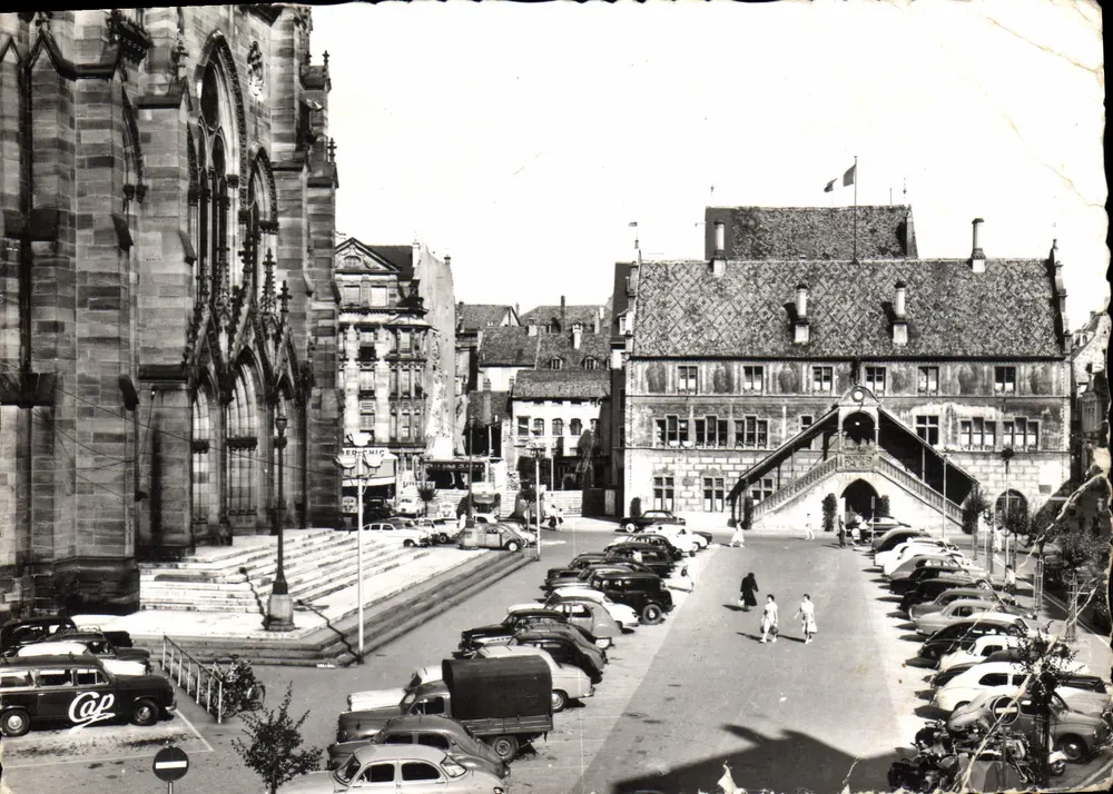 Place de la Réunion und das Rathaus — Mulhouse — Verlag 'CARREFOUR TOURISTIQUE' - Vorderseite