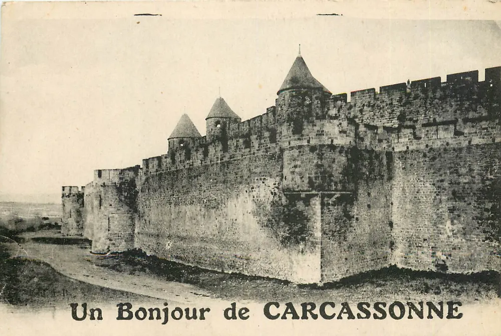 Witaj z CARCASSONNE — widok zamek i wież — wydawca nieznany, numer serii nie widoczny - Awers