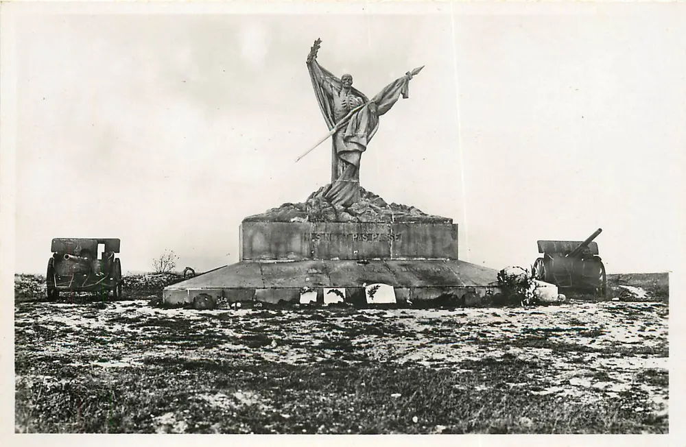Planalto do Mort-Homme — Monumento aos Mortos da 69ª Divisão — J. Froment-Meurice, escultor - Frente
