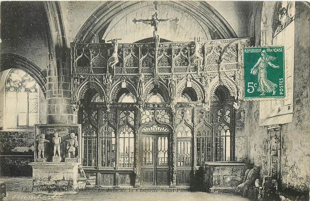 Il Jubé della Cappella San Pietro — Vetrata e statue — Foto L.E. Viollet, Ambibat - Recto