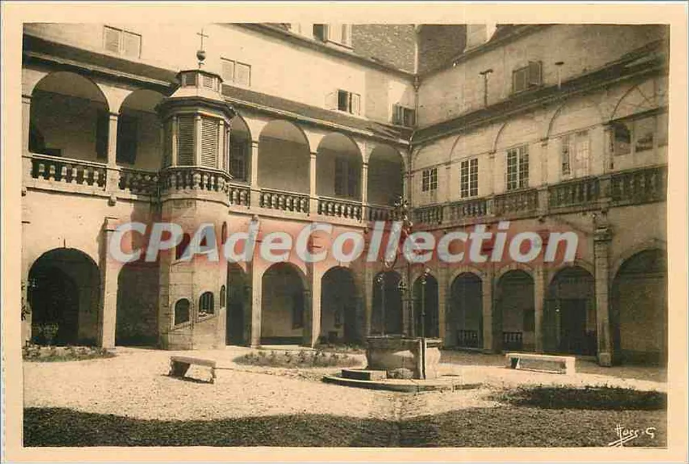 Dôle — Krankenhaus Pasteur — Innenhof mit polygonalem Brunnen und zweistöckigem Cloister - Vorderseite
