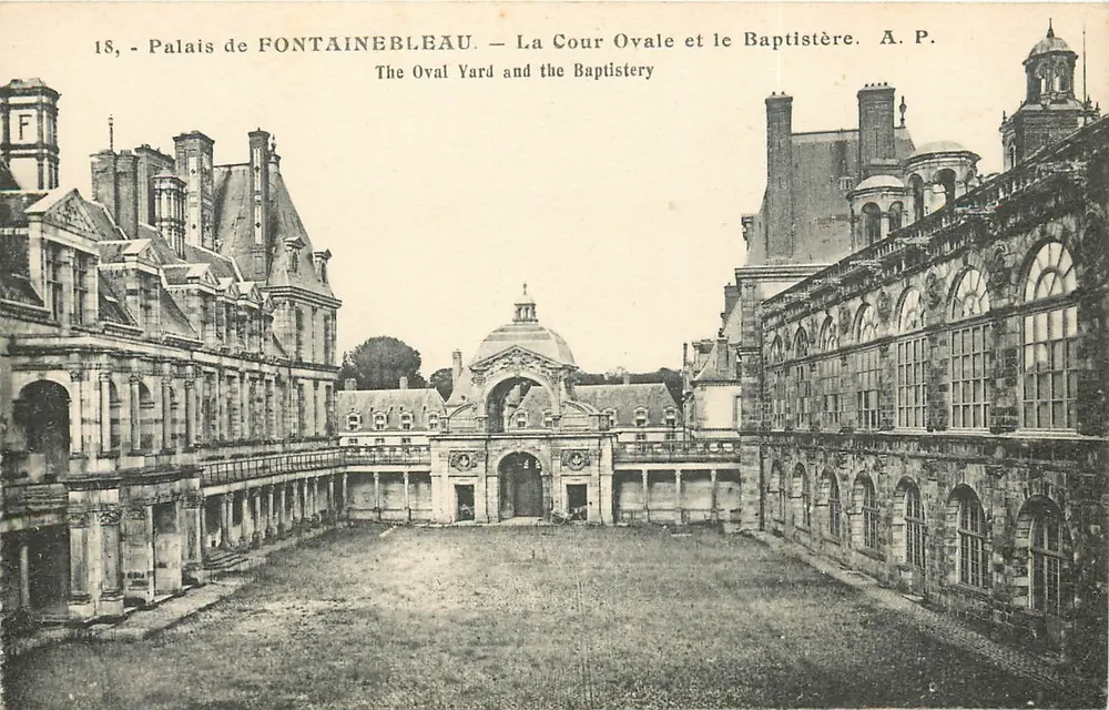 Schloss FONTAINEBLEAU — Ovaler Hof und Baptisterium — A.P. - Vorderseite