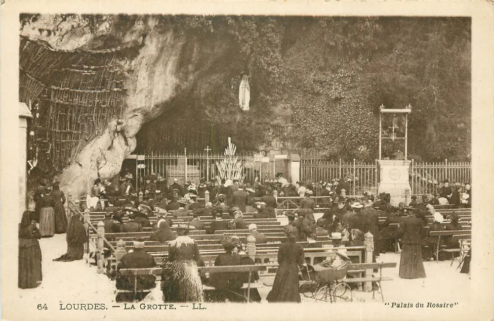 Lourdes — A Gruta — LL. — "Palácio do Rosário" - Frente