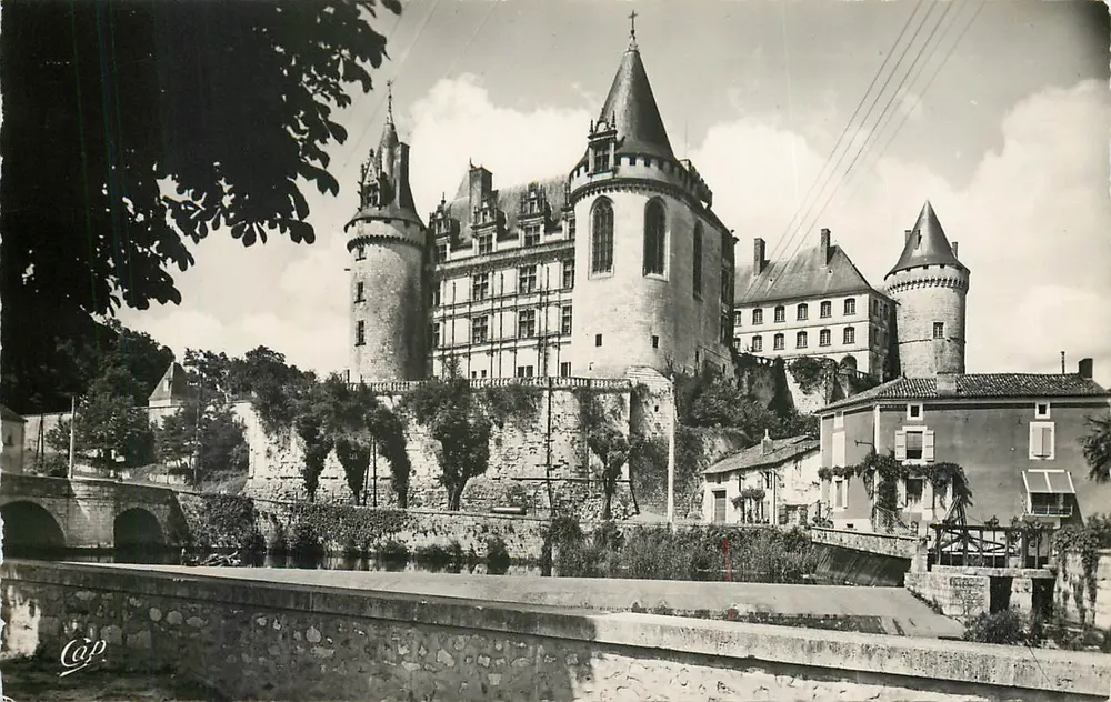 Schloss La Rochefoucauld — Die Tardoire — Réal-Photo, Paris - Vorderseite