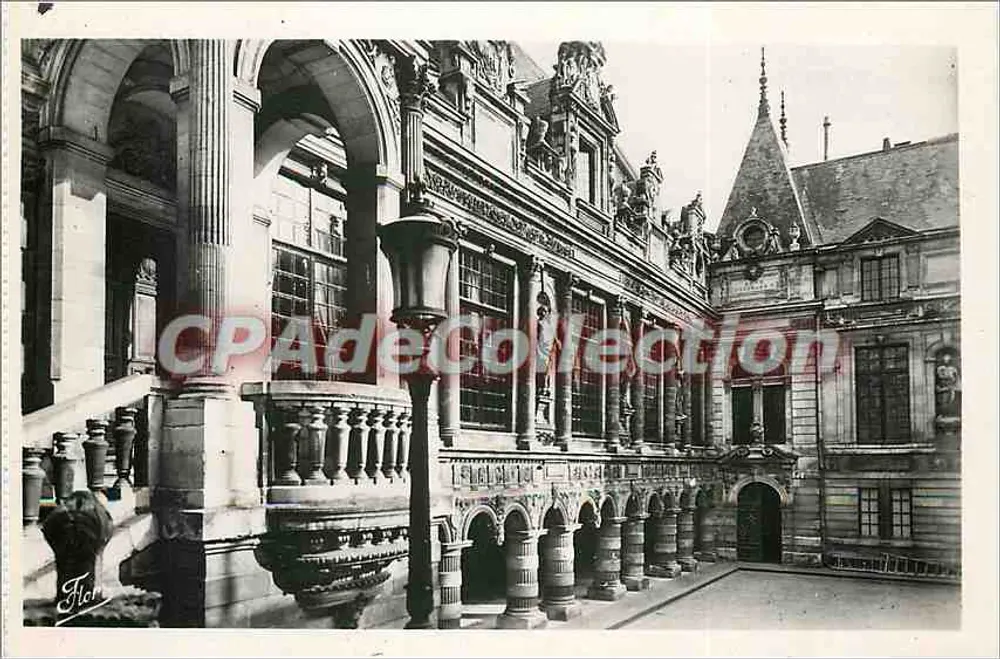La Rochelle — Innenfassade des Rathauses — Niort, Niort - Vorderseite