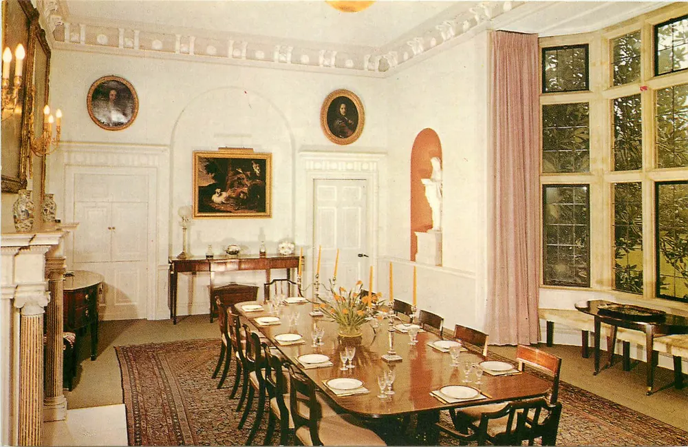 Casa de Mapledurham, Oxon — A sala de jantar — Jarrold & Sons Ltd, Norwich, England - Frente