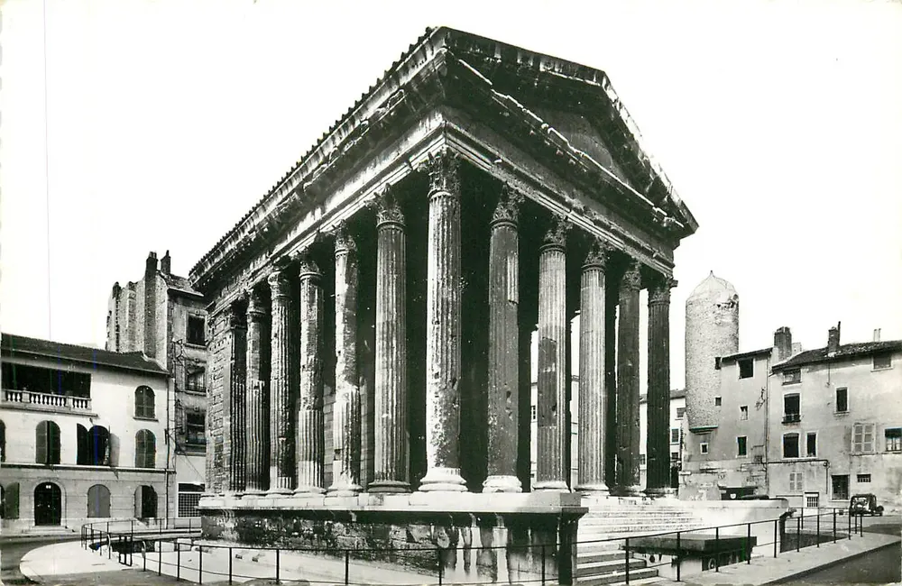 Wien am Rhône — Tempel von Augustus und Livia — Les Éditions de l'Économie - Vorderseite