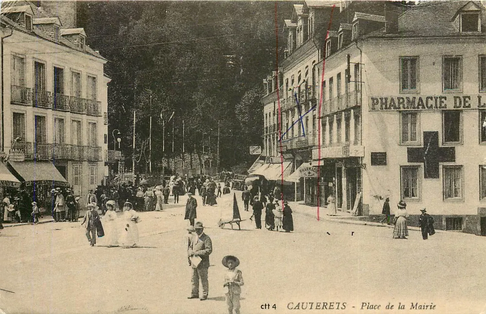 Cauterets — Place de la Mairie — editor CTT 4 - Frente